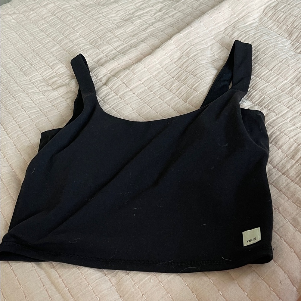 Vuori Black all the feels crop tank